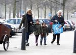 Amsterdam 18 maart 2013
Connie Breukhoven met haar hulp Jannie en kleinkinderen.
Peter Smulders bv