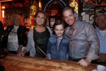 Amsterdam 11 maart 2013
Presentatie cd Danny de Munk uitgereikt door Gerard Joling.
Ook Danny zijn vrouw Jenny en zijn zoon waren aanwezig.
Peter Smulders bv