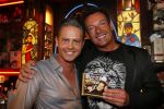 Amsterdam 11 maart 2013
Presentatie cd Danny de Munk uitgereikt door Gerard Joling.
Ook Danny zijn vrouw Jenny en zijn zoon waren aanwezig.
Peter Smulders bv