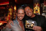 Amsterdam 11 maart 2013
Presentatie cd Danny de Munk uitgereikt door Gerard Joling.
Ook Danny zijn vrouw Jenny en zijn zoon waren aanwezig.
Peter Smulders bv
