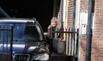 Amsterdam Schiphol 13 maart 2013
Doutzen Kroes en haar zoon Phyllon worden thuis door taxi opgehaald en naar schiphol gebracht.
Peter Smulders bv