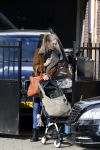 Amsterdam Schiphol 13 maart 2013
Doutzen Kroes en haar zoon Phyllon worden thuis door taxi opgehaald en naar schiphol gebracht.
Peter Smulders bv