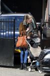 Amsterdam Schiphol 13 maart 2013
Doutzen Kroes en haar zoon Phyllon worden thuis door taxi opgehaald en naar schiphol gebracht.
Peter Smulders bv