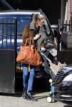 Amsterdam Schiphol 13 maart 2013
Doutzen Kroes en haar zoon Phyllon worden thuis door taxi opgehaald en naar schiphol gebracht.
Peter Smulders bv