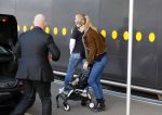 Amsterdam Schiphol 13 maart 2013
Doutzen Kroes en haar zoon Phyllon worden thuis door taxi opgehaald en naar schiphol gebracht.
Peter Smulders bv