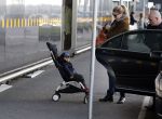 Amsterdam Schiphol 13 maart 2013
Doutzen Kroes en haar zoon Phyllon worden thuis door taxi opgehaald en naar schiphol gebracht.
Peter Smulders bv