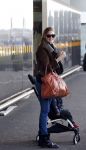 Amsterdam Schiphol 13 maart 2013
Doutzen Kroes en haar zoon Phyllon worden thuis door taxi opgehaald en naar schiphol gebracht.
Peter Smulders bv