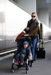 Amsterdam Schiphol 13 maart 2013
Doutzen Kroes en haar zoon Phyllon worden thuis door taxi opgehaald en naar schiphol gebracht.
Peter Smulders bv