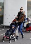 Amsterdam Schiphol 13 maart 2013
Doutzen Kroes en haar zoon Phyllon worden thuis door taxi opgehaald en naar schiphol gebracht.
Peter Smulders bv