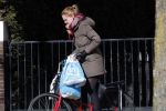 Amsterdam Schiphol 13 maart 2013
Doutzen Kroes en haar zoon Phyllon worden thuis door taxi opgehaald en naar schiphol gebracht. vriendin doutzen
Peter Smulders bv