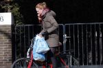 Amsterdam Schiphol 13 maart 2013
Doutzen Kroes en haar zoon Phyllon worden thuis door taxi opgehaald en naar schiphol gebracht. vriendin doutzen
Peter Smulders bv