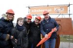 Utrecht 15 maart 2013
Frans Bauer Andre v Duin Antoinette Hertsenberg en Erica Terpstra leggen de eerste steen daar waar het nieuwe Kika kinderziekenhuis moet komen.
Peter Smulders bv
