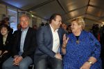 Utrecht 15 maart 2013
Frans Bauer Andre v Duin Antoinette Hertsenberg en Erica Terpstra leggen de eerste steen daar waar het nieuwe Kika kinderziekenhuis moet komen.
Peter Smulders bv