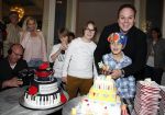 Amsterdam 6 maart 2013
Frans Bauer met Mariska Christiaan Frans Lucas en Jan in carre voor zijn 1000e optreden en de 8 e verjaardag van Frans Jr. Mariska heeft de taarten gemaakt.
Peter Smulders bv