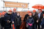 Utrecht 15 maart 2013
Frans Bauer Andre v Duin Antoinette Hertsenberg en Erica Terpstra leggen de eerste steen daar waar het nieuwe Kika kinderziekenhuis moet komen.
Peter Smulders bv