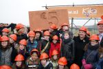 Utrecht 15 maart 2013
Frans Bauer Andre v Duin Antoinette Hertsenberg en Erica Terpstra leggen de eerste steen daar waar het nieuwe Kika kinderziekenhuis moet komen.
Peter Smulders bv