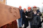 Utrecht 15 maart 2013
Frans Bauer Andre v Duin Antoinette Hertsenberg en Erica Terpstra leggen de eerste steen daar waar het nieuwe Kika kinderziekenhuis moet komen.
Peter Smulders bv