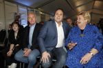 Utrecht 15 maart 2013
Frans Bauer Andre v Duin Antoinette Hertsenberg en Erica Terpstra leggen de eerste steen daar waar het nieuwe Kika kinderziekenhuis moet komen.
Peter Smulders bv