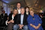 Utrecht 15 maart 2013
Frans Bauer Andre v Duin Antoinette Hertsenberg en Erica Terpstra leggen de eerste steen daar waar het nieuwe Kika kinderziekenhuis moet komen.
Peter Smulders bv
