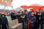 Utrecht 15 maart 2013
Frans Bauer Andre v Duin Antoinette Hertsenberg en Erica Terpstra leggen de eerste steen daar waar het nieuwe Kika kinderziekenhuis moet komen.
Peter Smulders bv