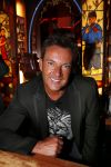 Amsterdam 11 maart 2013
Presentatie cd Danny de Munk uitgereikt door Gerard Joling.
Ook Danny zijn vrouw Jenny en zijn zoon waren aanwezig.
Peter Smulders bv