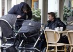 Amsterdam 28 maart 2013
Kai lerby en Jacob Krabbe op terras met hun kinderwagens.
Peter Smulders bv