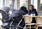 Amsterdam 28 maart 2013
Kai lerby en Jacob Krabbe op terras met hun kinderwagens.
Peter Smulders bv