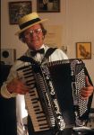 18 Oktober 1991 Jantje Koopmans met zijn vrouw en accordeon
Foto Peter Smulders BV