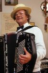 18 Oktober 1991 Jantje Koopmans met zijn vrouw en accordeon
Foto Peter Smulders BV