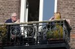 Amsterdam 5 maart 2013
John v d Rest op zijn balkon met ik denk zijn dochter.
Peter Smulders bv