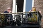 Amsterdam 5 maart 2013
John v d Rest op zijn balkon met ik denk zijn dochter.
Peter Smulders bv