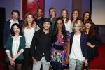 Hilversum 18 maart 2013
Perspresentatie nieuwe soap rtl V Malaika in studio 21.
            JASMINE SENDAR, LIZA SIPS, CURT FONTIN, NINA VAN KOPPEN, JUVAT WESTENDORP, GAMZE TARIM, ANKE ENGELS, TIM LINDE, ZAHRA OUAJIL, BETJE KOOLHAAS, OLAF MALMBERG, EVA SMID, MELISSA DROST, SJOERD DRAGTSMA
Peter Smulders bv