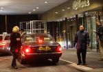 Amsterdam Breukelen 11 maart 2013
Mariska v Kolck met nieuwe vriend Rick Meijer bij het okura hotel en dasarna kussend bij haar huis in Breukelen.
Peter Smulders bv