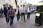 Utrecht 15 maart 2013
Prins van Oranje en Prinses Mï¿½xima gingen vanmorgen bowlen met bezoekers en vrijwilligers van het Catharijnehuis, Stichting Dagopvang Utrecht. Het Catharijnehuis biedt een ontmoetingsplaats voor dak- en thuislozen. Hier kunnen zij, met behulp van persoonlijke en praktische ondersteuning, in dagelijkse levensbehoeften voorzien en ingangen voor verdere hulpverlening vinden. De dienstverlening wordt voornamelijk geleverd door vrijwilligers.
Peter Smulders bv