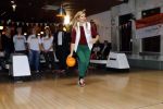Utrecht 15 maart 2013
Prins van Oranje en Prinses Mï¿½xima gingen vanmorgen bowlen met bezoekers en vrijwilligers van het Catharijnehuis, Stichting Dagopvang Utrecht. Het Catharijnehuis biedt een ontmoetingsplaats voor dak- en thuislozen. Hier kunnen zij, met behulp van persoonlijke en praktische ondersteuning, in dagelijkse levensbehoeften voorzien en ingangen voor verdere hulpverlening vinden. De dienstverlening wordt voornamelijk geleverd door vrijwilligers.
Peter Smulders bv