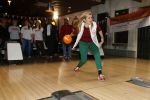 Utrecht 15 maart 2013
Prins van Oranje en Prinses Mï¿½xima gingen vanmorgen bowlen met bezoekers en vrijwilligers van het Catharijnehuis, Stichting Dagopvang Utrecht. Het Catharijnehuis biedt een ontmoetingsplaats voor dak- en thuislozen. Hier kunnen zij, met behulp van persoonlijke en praktische ondersteuning, in dagelijkse levensbehoeften voorzien en ingangen voor verdere hulpverlening vinden. De dienstverlening wordt voornamelijk geleverd door vrijwilligers.
Peter Smulders bv