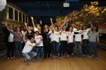 Utrecht 15 maart 2013
Prins van Oranje en Prinses Mï¿½xima gingen vanmorgen bowlen met bezoekers en vrijwilligers van het Catharijnehuis, Stichting Dagopvang Utrecht. Het Catharijnehuis biedt een ontmoetingsplaats voor dak- en thuislozen. Hier kunnen zij, met behulp van persoonlijke en praktische ondersteuning, in dagelijkse levensbehoeften voorzien en ingangen voor verdere hulpverlening vinden. De dienstverlening wordt voornamelijk geleverd door vrijwilligers.
Peter Smulders bv