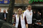 Utrecht 15 maart 2013
Prins van Oranje en Prinses Mï¿½xima gingen vanmorgen bowlen met bezoekers en vrijwilligers van het Catharijnehuis, Stichting Dagopvang Utrecht. Het Catharijnehuis biedt een ontmoetingsplaats voor dak- en thuislozen. Hier kunnen zij, met behulp van persoonlijke en praktische ondersteuning, in dagelijkse levensbehoeften voorzien en ingangen voor verdere hulpverlening vinden. De dienstverlening wordt voornamelijk geleverd door vrijwilligers.
Peter Smulders bv