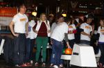 Utrecht 15 maart 2013
Prins van Oranje en Prinses Mï¿½xima gingen vanmorgen bowlen met bezoekers en vrijwilligers van het Catharijnehuis, Stichting Dagopvang Utrecht. Het Catharijnehuis biedt een ontmoetingsplaats voor dak- en thuislozen. Hier kunnen zij, met behulp van persoonlijke en praktische ondersteuning, in dagelijkse levensbehoeften voorzien en ingangen voor verdere hulpverlening vinden. De dienstverlening wordt voornamelijk geleverd door vrijwilligers.
Peter Smulders bv