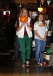 Utrecht 15 maart 2013
Prins van Oranje en Prinses Mï¿½xima gingen vanmorgen bowlen met bezoekers en vrijwilligers van het Catharijnehuis, Stichting Dagopvang Utrecht. Het Catharijnehuis biedt een ontmoetingsplaats voor dak- en thuislozen. Hier kunnen zij, met behulp van persoonlijke en praktische ondersteuning, in dagelijkse levensbehoeften voorzien en ingangen voor verdere hulpverlening vinden. De dienstverlening wordt voornamelijk geleverd door vrijwilligers.
Peter Smulders bv