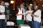 Utrecht 15 maart 2013
Prins van Oranje en Prinses Mï¿½xima gingen vanmorgen bowlen met bezoekers en vrijwilligers van het Catharijnehuis, Stichting Dagopvang Utrecht. Het Catharijnehuis biedt een ontmoetingsplaats voor dak- en thuislozen. Hier kunnen zij, met behulp van persoonlijke en praktische ondersteuning, in dagelijkse levensbehoeften voorzien en ingangen voor verdere hulpverlening vinden. De dienstverlening wordt voornamelijk geleverd door vrijwilligers.
Peter Smulders bv
