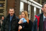 Amsterdam 28 december 2003
Prinses Maxima en Prinses Amalia wandelen met ouders Maxima en broer en zus bij Paleis op de Dam.Jorge Zorreguita en Carmen Zorreguita