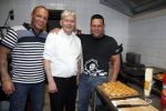 Scheveningen 14 maart 2013
Opening Barbie's bar van Barbie (Samantha de Jong) en haar man Michael v d Plas. Michael met broer en vader
Peter Smulders bv