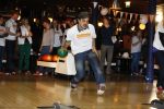 Utrecht 15 maart 2013
Prins van Oranje en Prinses Mï¿½xima gingen vanmorgen bowlen met bezoekers en vrijwilligers van het Catharijnehuis, Stichting Dagopvang Utrecht. Het Catharijnehuis biedt een ontmoetingsplaats voor dak- en thuislozen. Hier kunnen zij, met behulp van persoonlijke en praktische ondersteuning, in dagelijkse levensbehoeften voorzien en ingangen voor verdere hulpverlening vinden. De dienstverlening wordt voornamelijk geleverd door vrijwilligers.
Peter Smulders bv