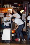 Utrecht 15 maart 2013
Prins van Oranje en Prinses Mï¿½xima gingen vanmorgen bowlen met bezoekers en vrijwilligers van het Catharijnehuis, Stichting Dagopvang Utrecht. Het Catharijnehuis biedt een ontmoetingsplaats voor dak- en thuislozen. Hier kunnen zij, met behulp van persoonlijke en praktische ondersteuning, in dagelijkse levensbehoeften voorzien en ingangen voor verdere hulpverlening vinden. De dienstverlening wordt voornamelijk geleverd door vrijwilligers.
Peter Smulders bv