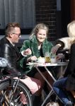 Amsterdam 5 maart 2013
Nikkie Plessen op terras met vrienden.
Peter Smulders bv
