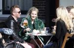 Amsterdam 5 maart 2013
Nikkie Plessen op terras met vrienden.
Peter Smulders bv