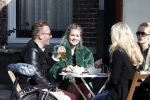 Amsterdam 5 maart 2013
Nikkie Plessen op terras met vrienden.
Peter Smulders bv