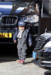 Amsterdam Schiphol 13 maart 2013
Doutzen Kroes en haar zoon Phyllon worden thuis door taxi opgehaald en naar schiphol gebracht.
Peter Smulders bv