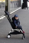 Amsterdam Schiphol 13 maart 2013
Doutzen Kroes en haar zoon Phyllon worden thuis door taxi opgehaald en naar schiphol gebracht.
Peter Smulders bv